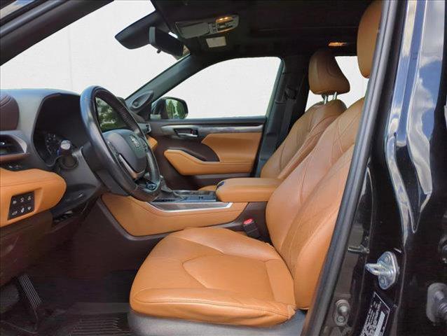 used 2020 Toyota Highlander Hybrid car, priced at $33,297