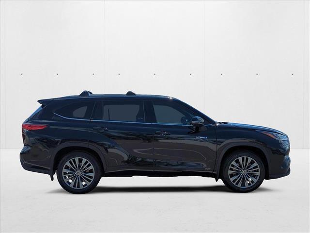 used 2020 Toyota Highlander Hybrid car, priced at $33,297