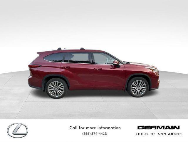 used 2022 Toyota Highlander Hybrid car, priced at $43,995