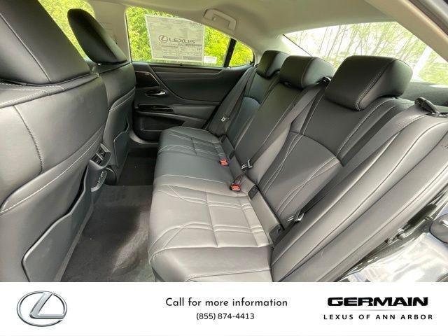 new 2025 Lexus ES 300h car