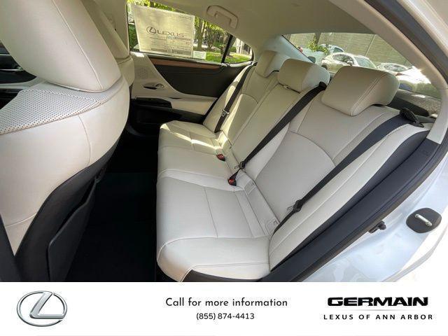 new 2025 Lexus ES 250 car, priced at $45,686