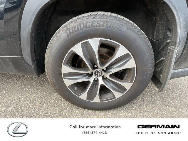 used 2021 Toyota Highlander car, priced at $28,495