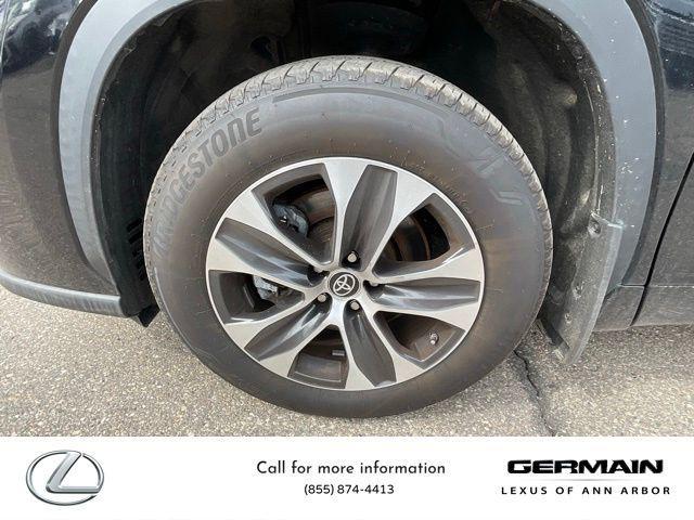used 2021 Toyota Highlander car, priced at $28,495