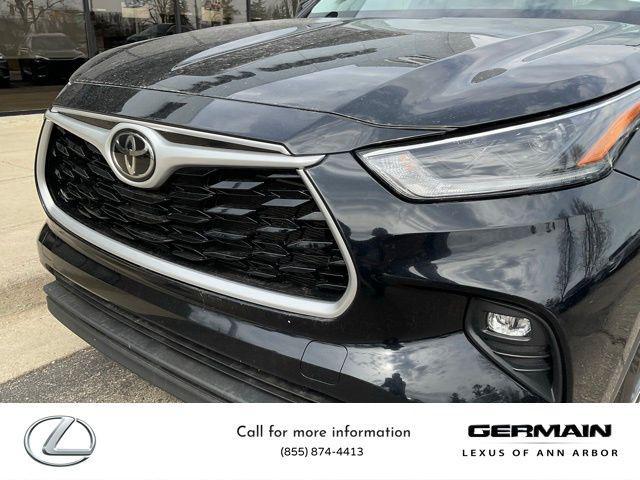 used 2021 Toyota Highlander car, priced at $28,495