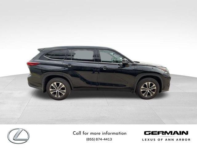 used 2021 Toyota Highlander car, priced at $28,495