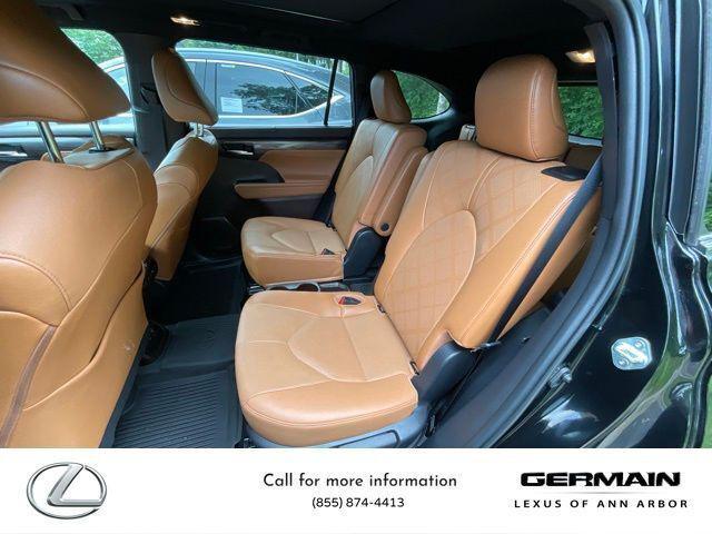 used 2022 Toyota Highlander Hybrid car