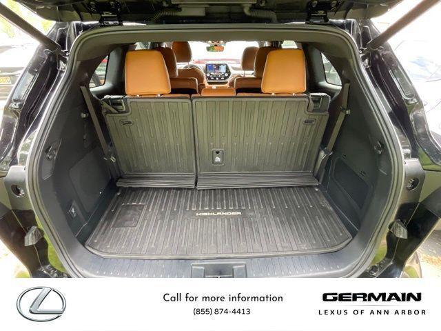 used 2022 Toyota Highlander Hybrid car