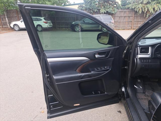 used 2015 Toyota Highlander car, priced at $22,875