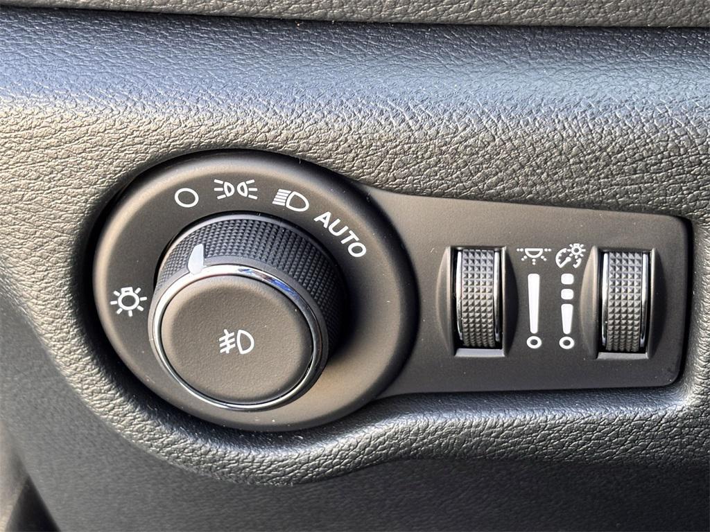 new 2025 Chrysler Pacifica car, priced at $55,541