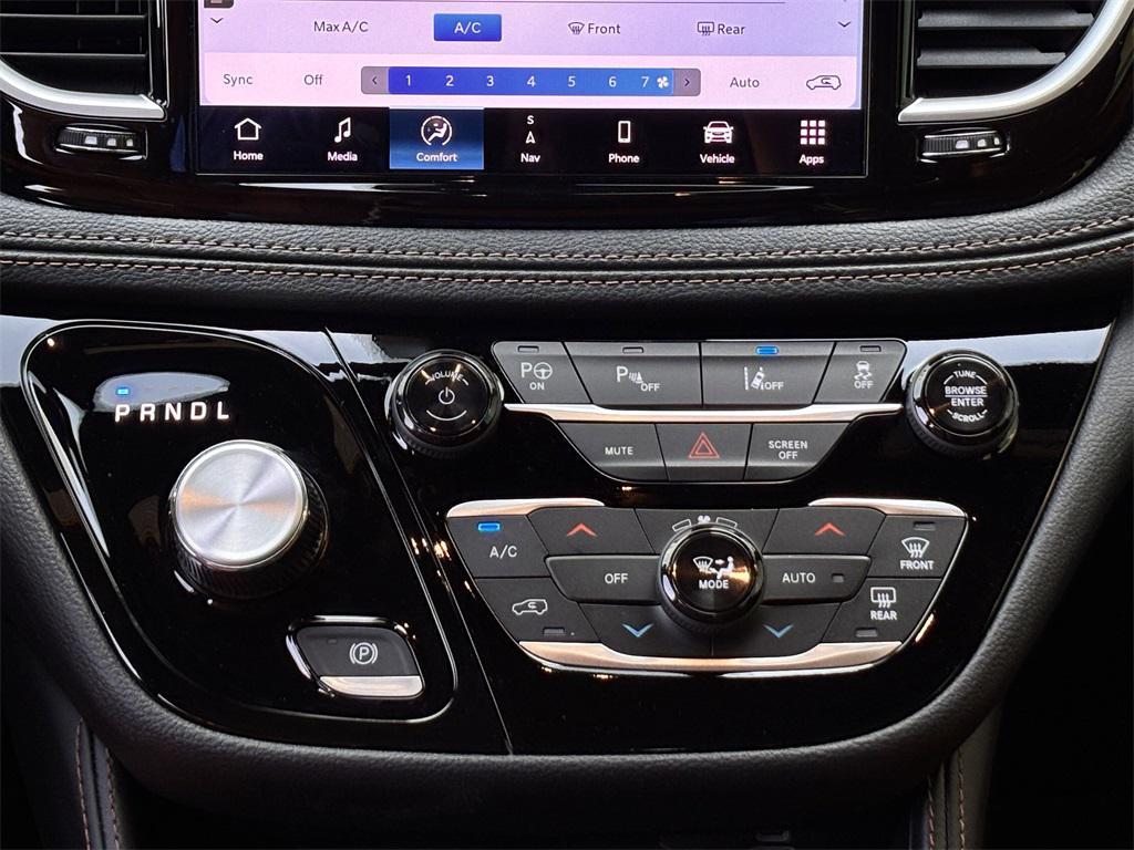 new 2025 Chrysler Pacifica car, priced at $55,541