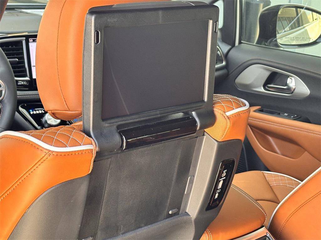 new 2025 Chrysler Pacifica car, priced at $55,541