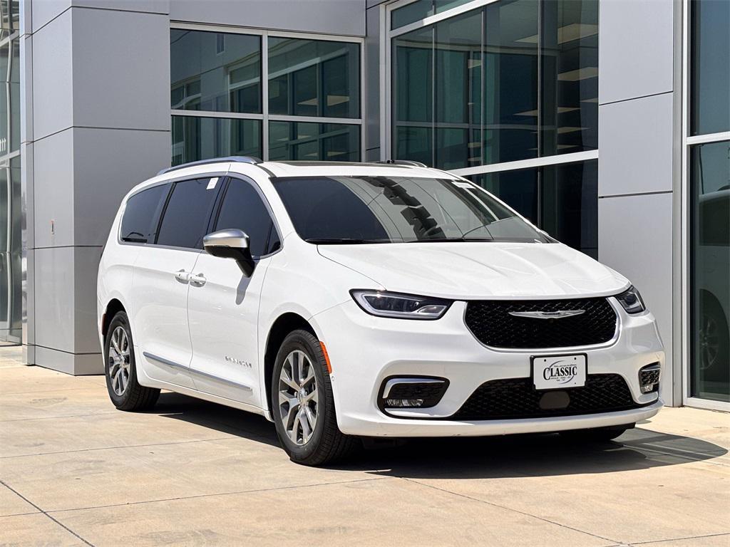 new 2025 Chrysler Pacifica car, priced at $55,541
