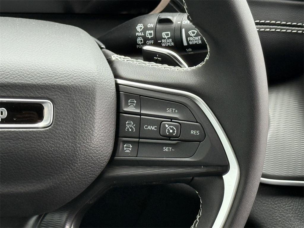 new 2025 Jeep Grand Cherokee car, priced at $38,125