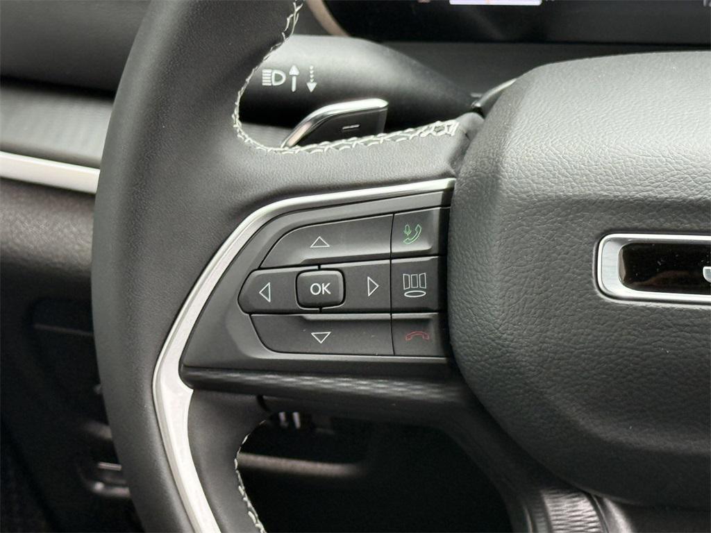 new 2025 Jeep Grand Cherokee car, priced at $38,125