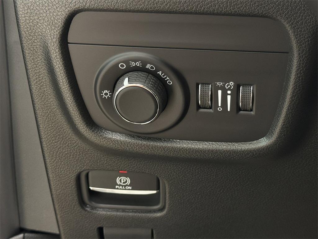 new 2025 Jeep Grand Cherokee car, priced at $38,125