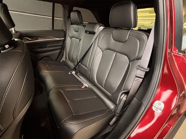 new 2025 Jeep Grand Cherokee car, priced at $48,121