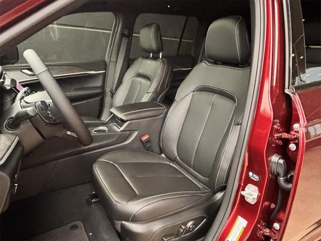 new 2025 Jeep Grand Cherokee car, priced at $48,121