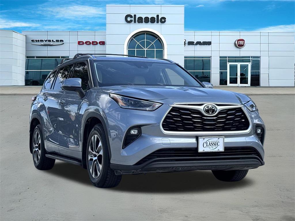 used 2021 Toyota Highlander car, priced at $27,991