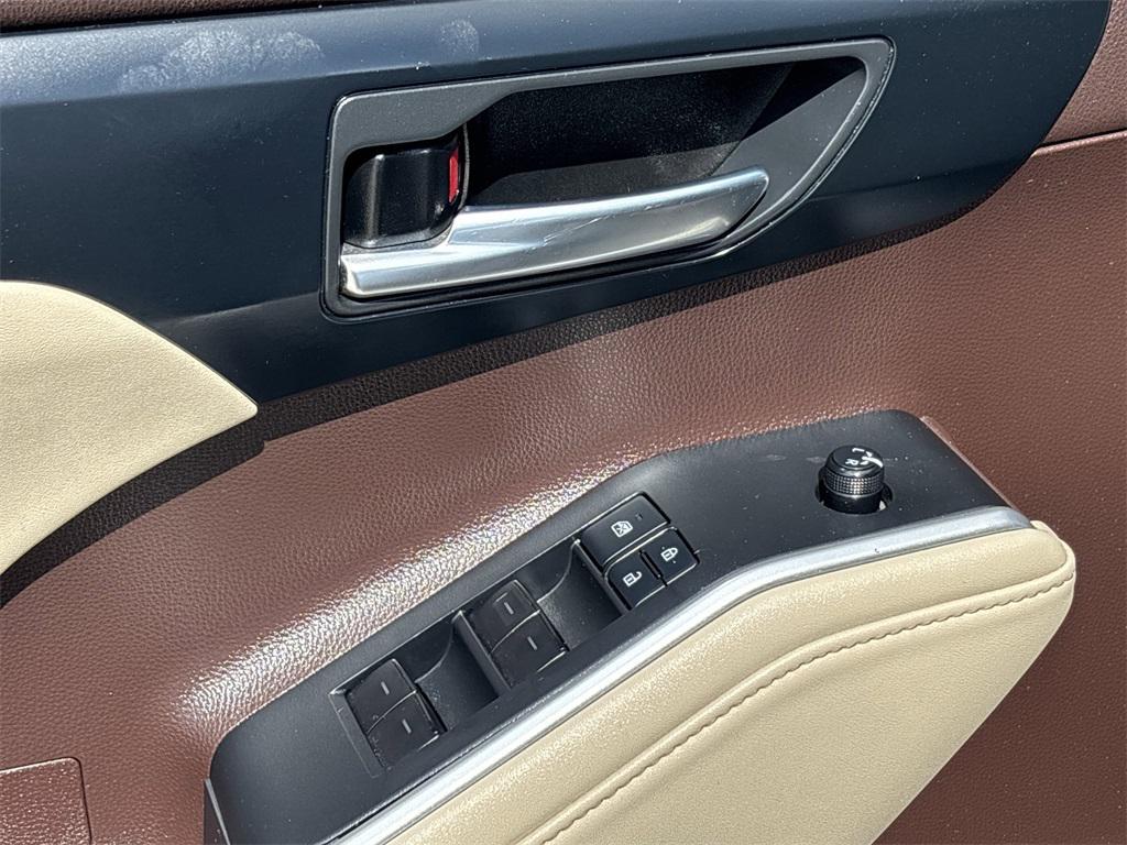 used 2021 Toyota Highlander car, priced at $27,991