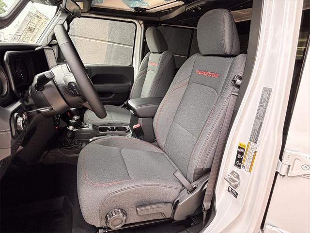 new 2025 Jeep Gladiator car, priced at $50,380