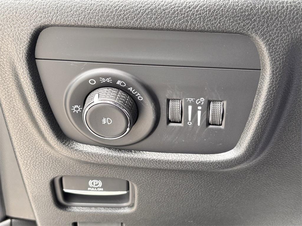 new 2025 Jeep Grand Cherokee L car, priced at $47,990
