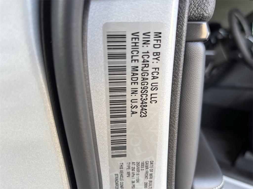new 2025 Jeep Grand Cherokee car, priced at $42,480