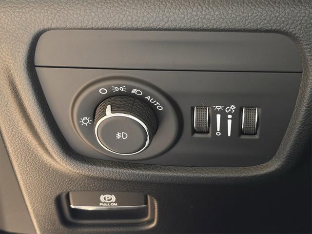 new 2025 Jeep Grand Cherokee car, priced at $60,050