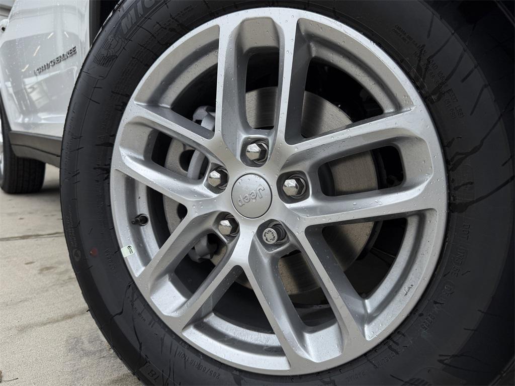 new 2025 Jeep Grand Cherokee car, priced at $37,530