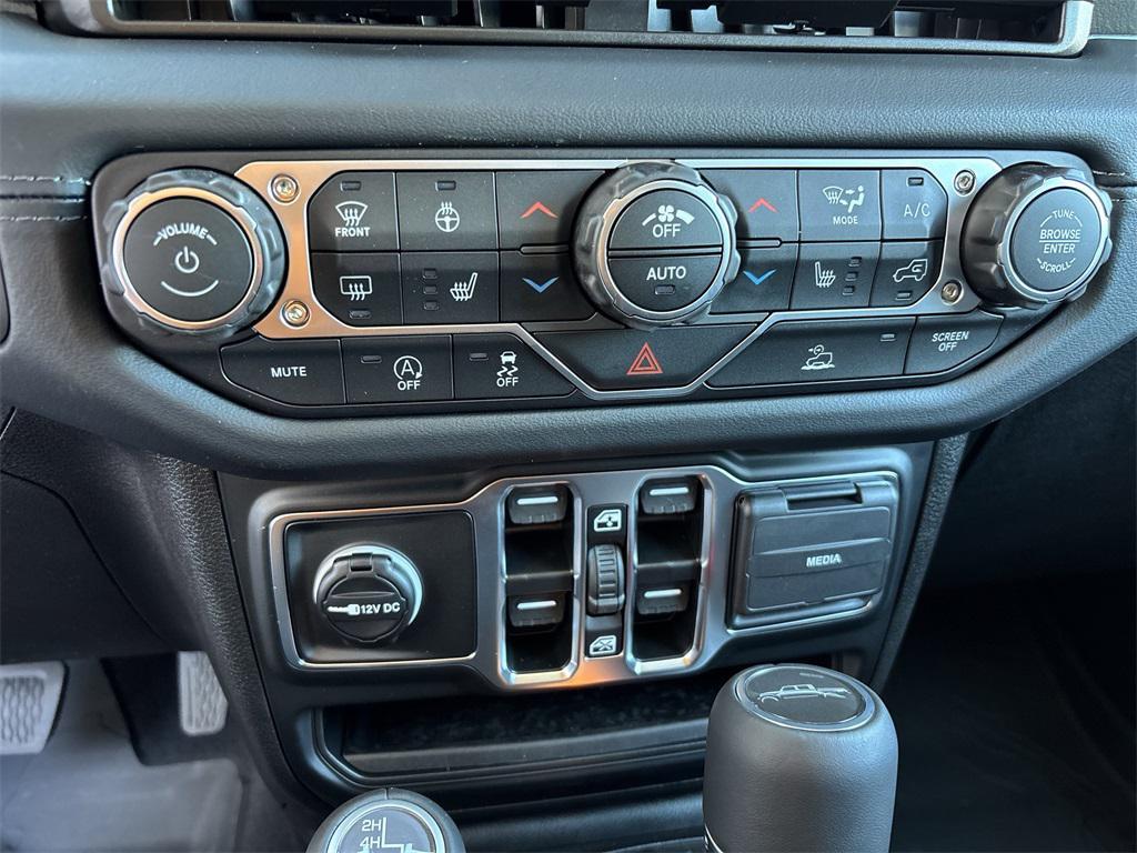 new 2025 Jeep Gladiator car, priced at $46,605