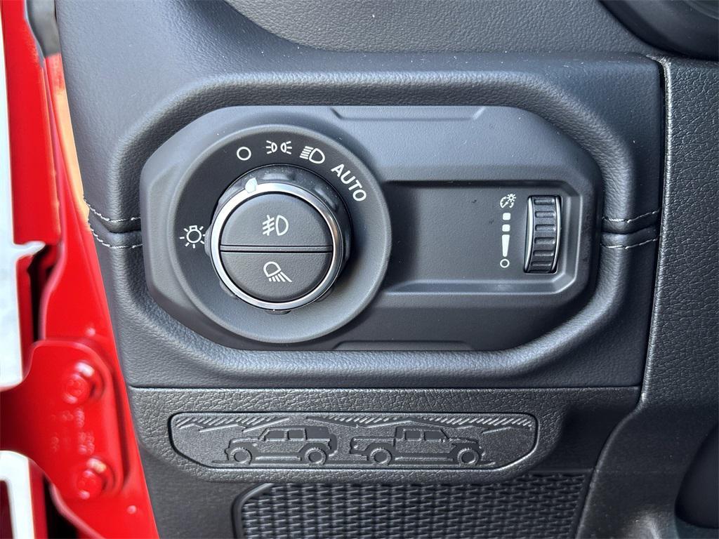 new 2025 Jeep Gladiator car, priced at $46,605