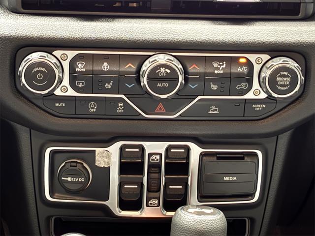 new 2025 Jeep Wrangler car