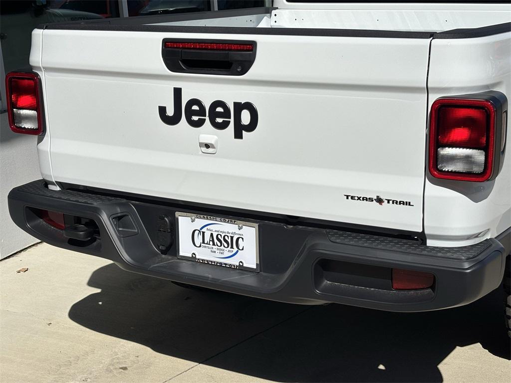 new 2025 Jeep Gladiator car, priced at $46,010