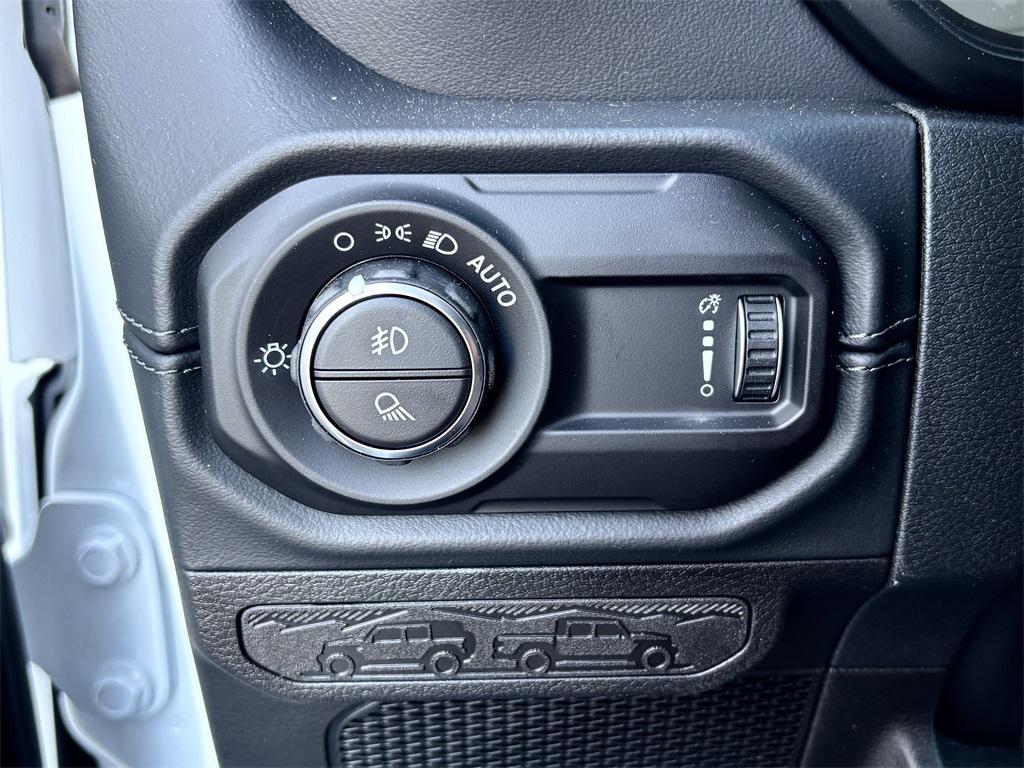 new 2025 Jeep Gladiator car, priced at $46,010