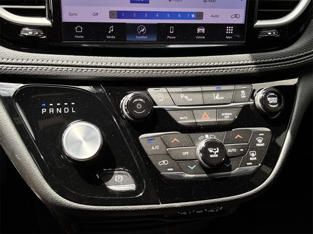 new 2025 Chrysler Pacifica car, priced at $41,452