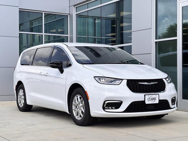 new 2025 Chrysler Pacifica car, priced at $41,452