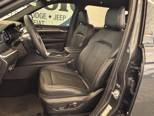 new 2025 Jeep Grand Cherokee car, priced at $39,176