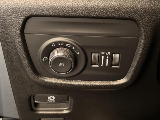 new 2025 Jeep Grand Cherokee car, priced at $42,790