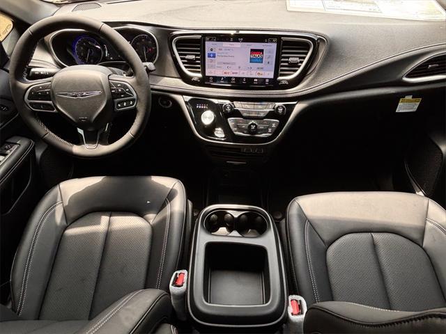 new 2025 Chrysler Pacifica car, priced at $41,752