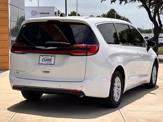 new 2025 Chrysler Pacifica car, priced at $41,752
