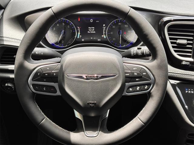 new 2025 Chrysler Pacifica car, priced at $41,752