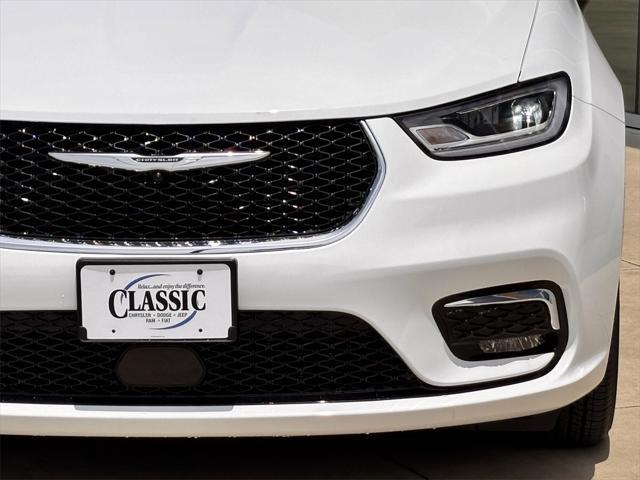 new 2025 Chrysler Pacifica car, priced at $41,752
