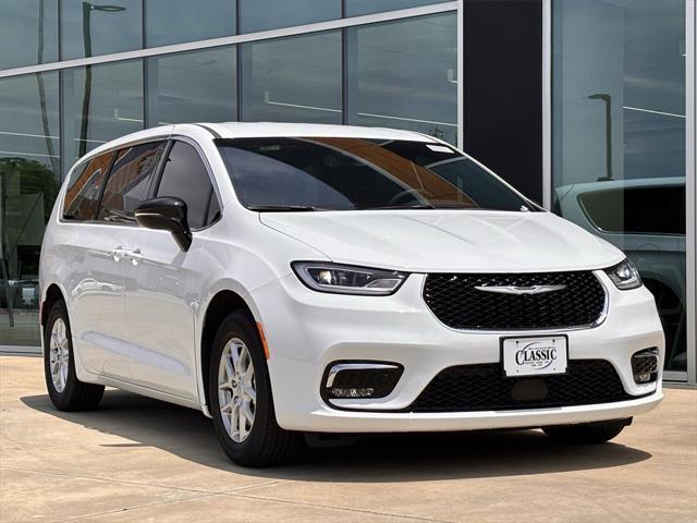 new 2025 Chrysler Pacifica car, priced at $41,752