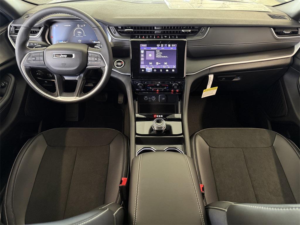 new 2025 Jeep Grand Cherokee car, priced at $42,480