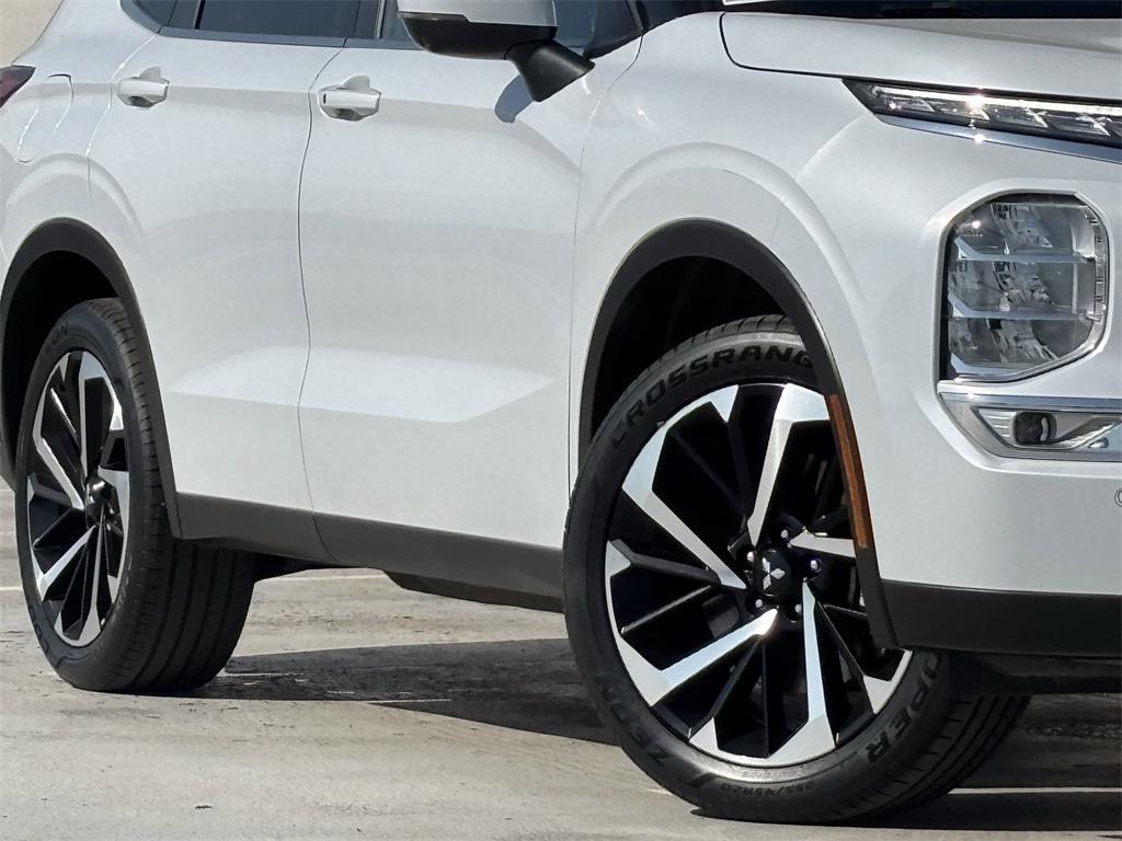 used 2024 Mitsubishi Outlander car, priced at $25,991