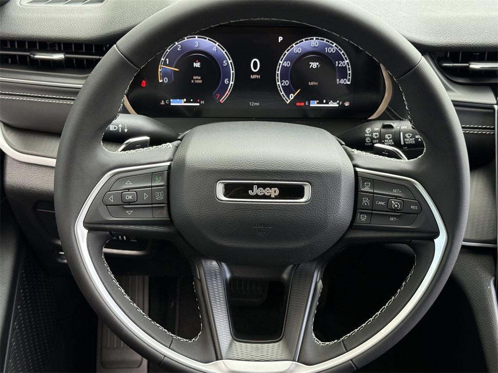 new 2025 Jeep Grand Cherokee car, priced at $38,125