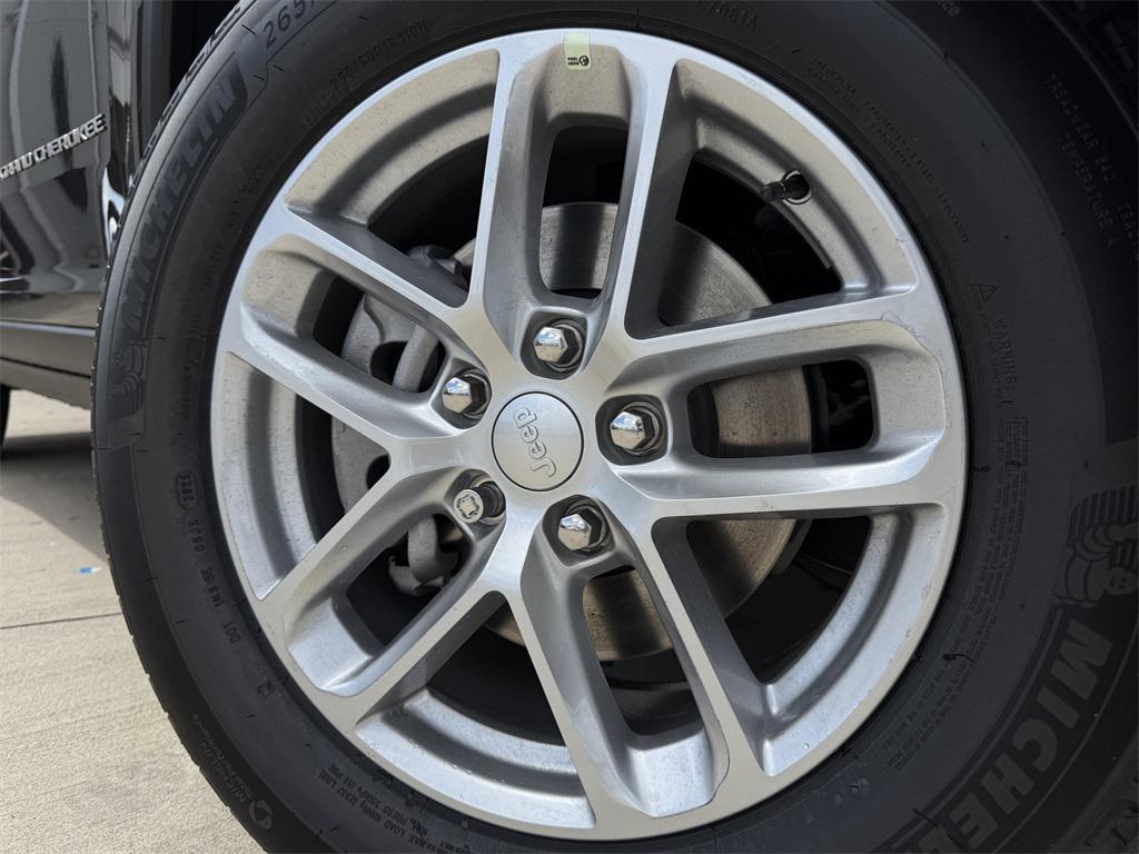 new 2025 Jeep Grand Cherokee car, priced at $38,125