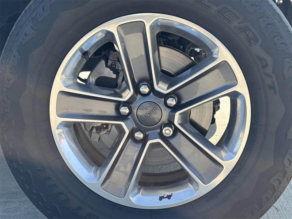 used 2021 Jeep Wrangler Unlimited car, priced at $33,652