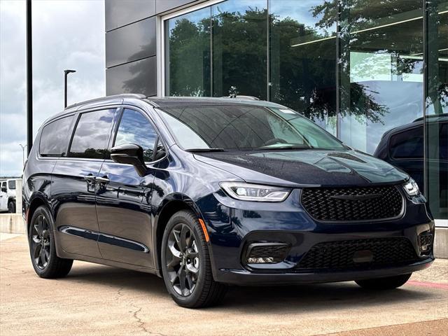 new 2024 Chrysler Pacifica car, priced at $48,255