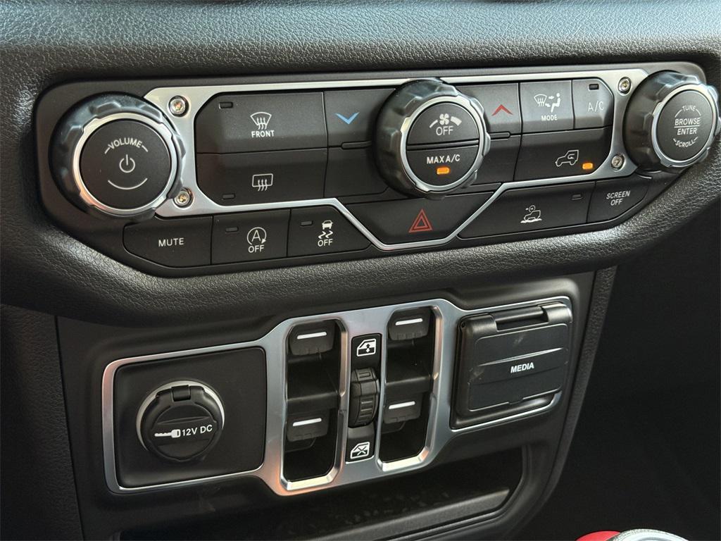 new 2025 Jeep Wrangler car, priced at $45,840