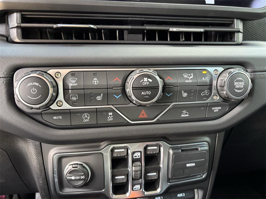 new 2025 Jeep Gladiator car, priced at $52,600